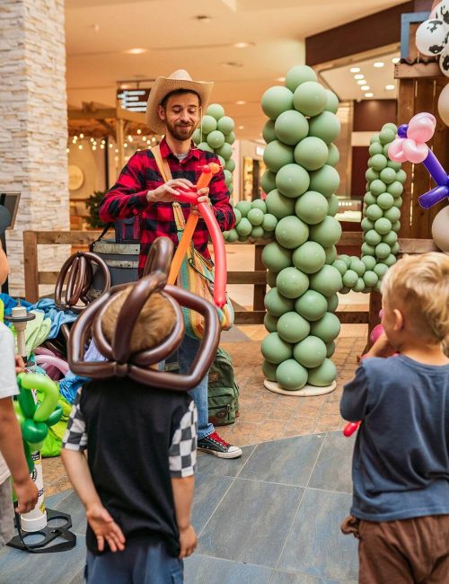 Balloon Twisting Guy
