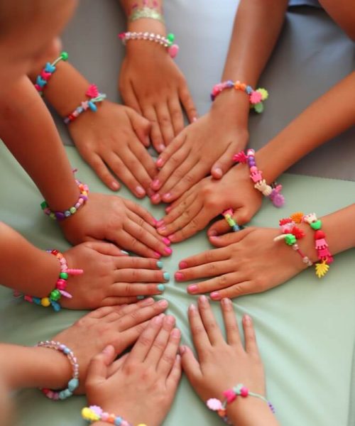 Braceletes with hands